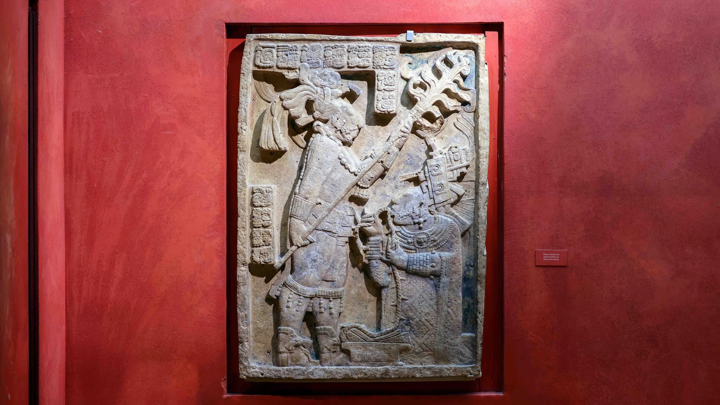 Yalangoch modellar ishtirokidagi moda videosi Busty yosh lezbiyenler